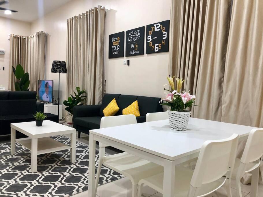 Rumahku Homestay, Taman Jasin Perdana Экстерьер фото
