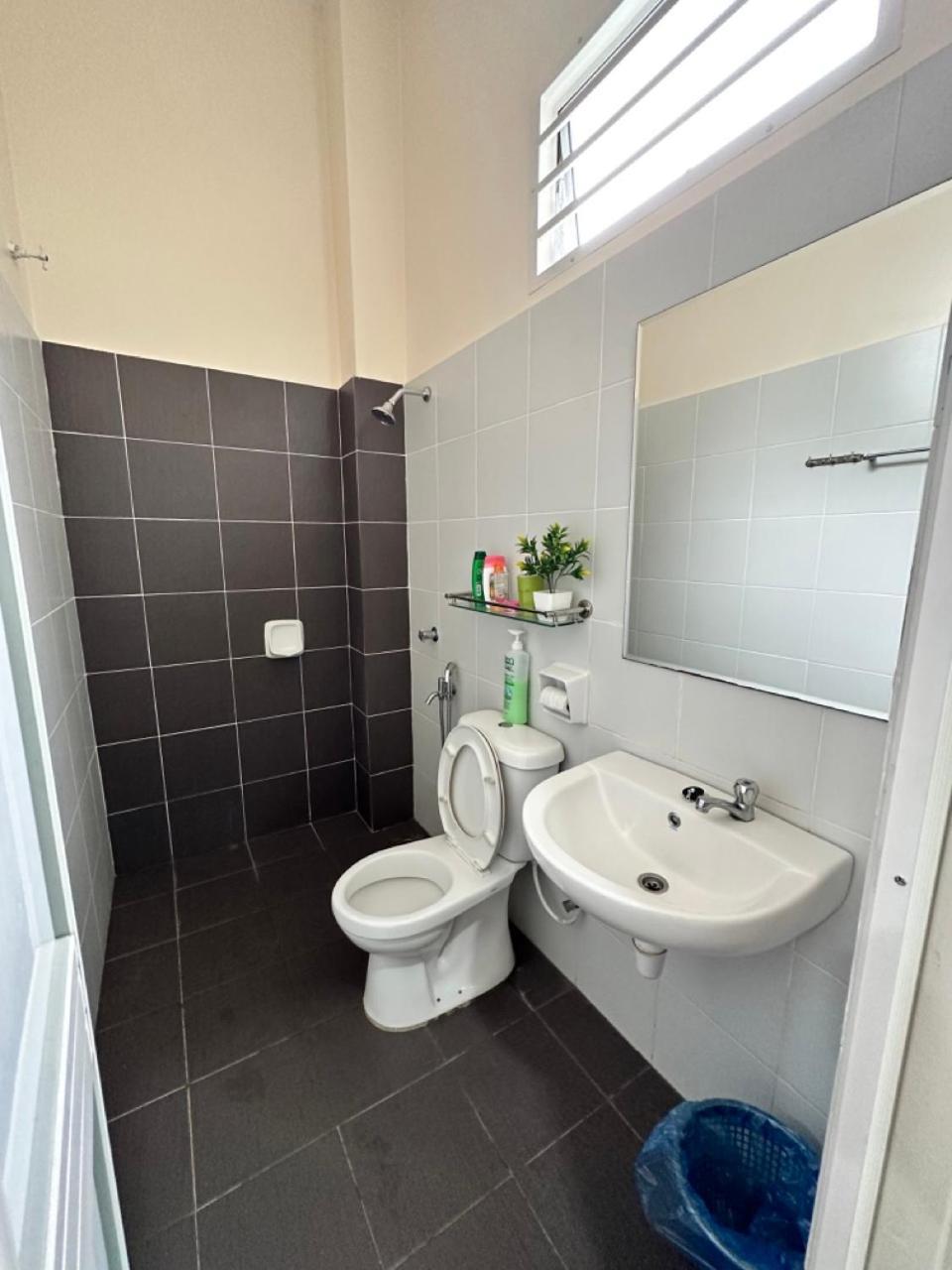 Rumahku Homestay, Taman Jasin Perdana Экстерьер фото
