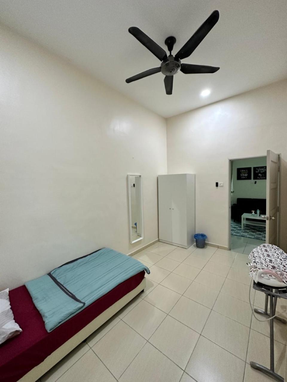 Rumahku Homestay, Taman Jasin Perdana Экстерьер фото