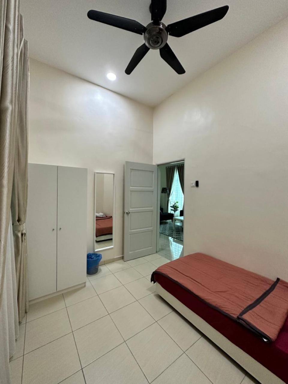 Rumahku Homestay, Taman Jasin Perdana Экстерьер фото