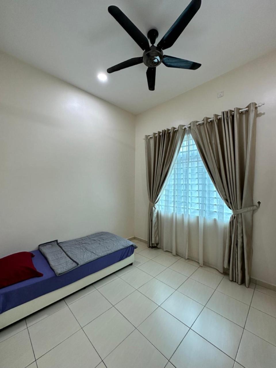 Rumahku Homestay, Taman Jasin Perdana Экстерьер фото