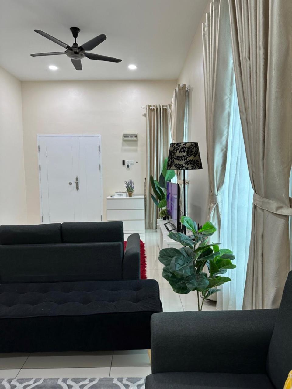 Rumahku Homestay, Taman Jasin Perdana Экстерьер фото