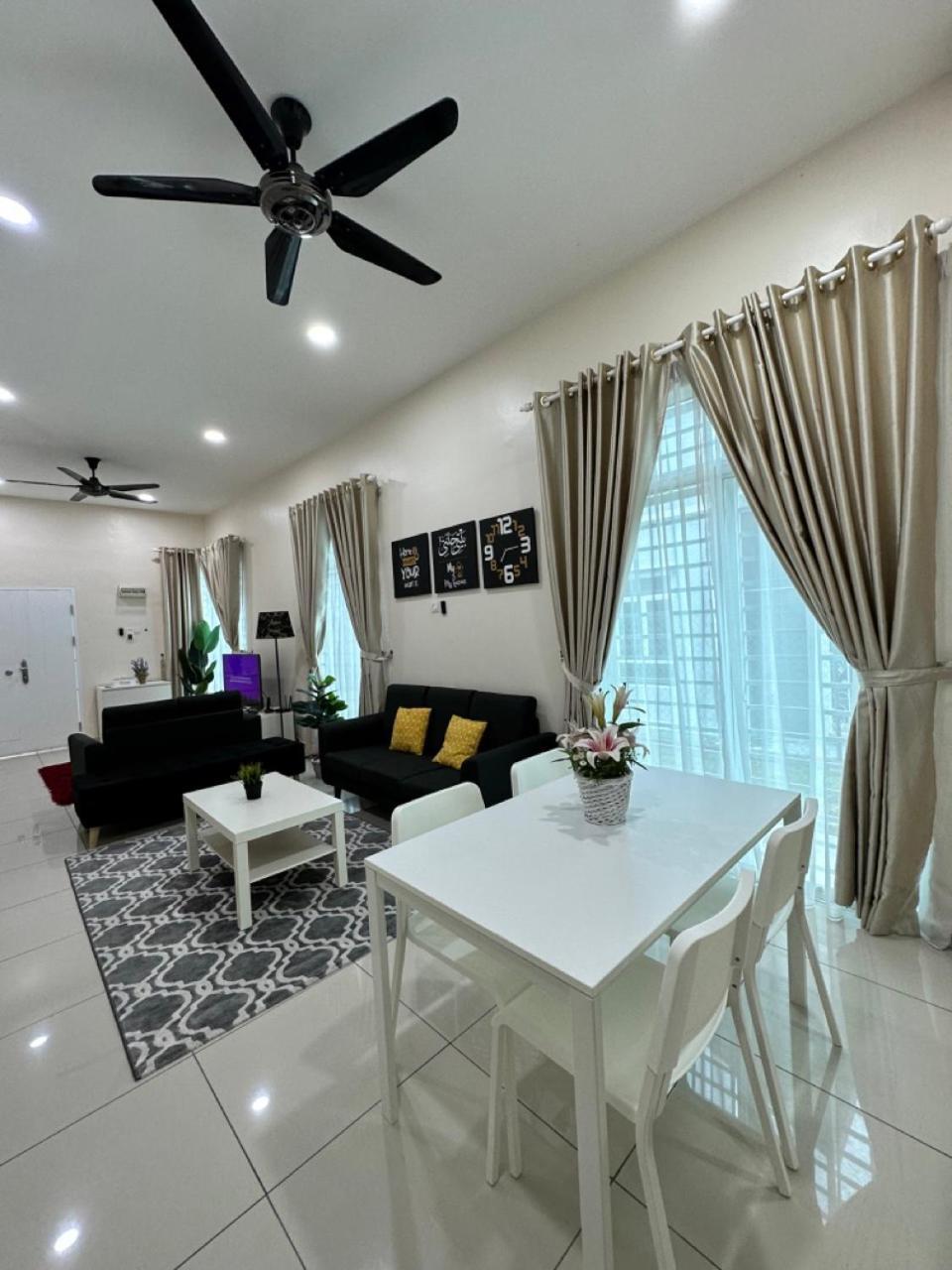 Rumahku Homestay, Taman Jasin Perdana Экстерьер фото