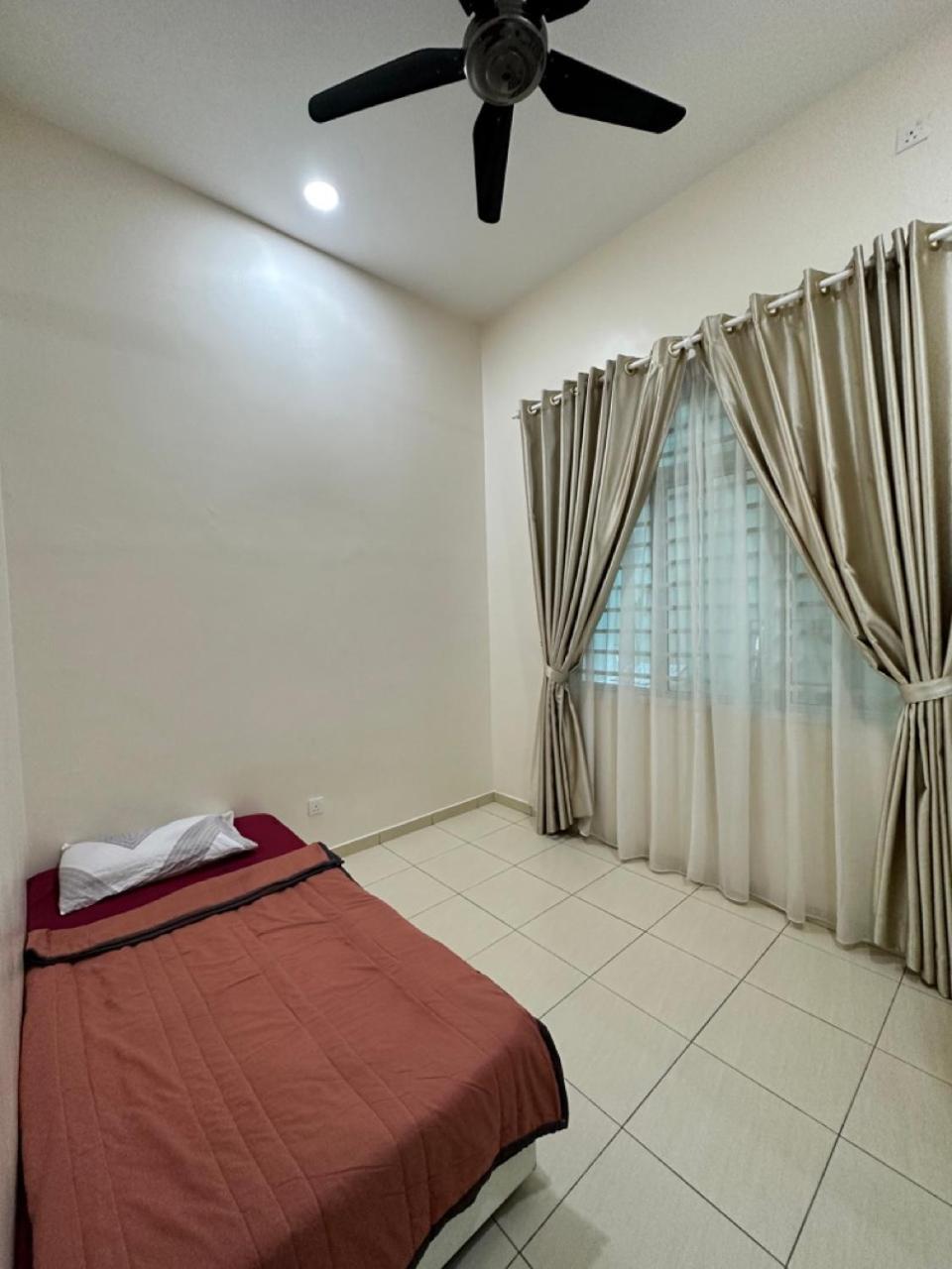 Rumahku Homestay, Taman Jasin Perdana Экстерьер фото
